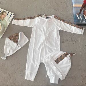 Burberry baby  Claude 3 Piece gift set white size 12 months w/ gift box